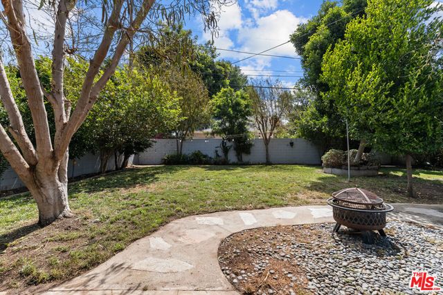 7048 Zelzah Avenue, Los Angeles, CA 91335