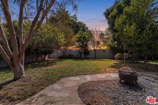 7048 Zelzah Avenue, Los Angeles, CA 91335