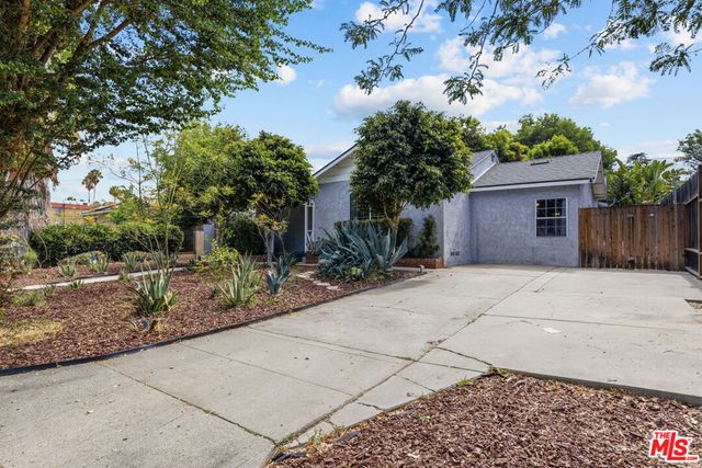 7048 Zelzah Avenue, Los Angeles, CA 91335