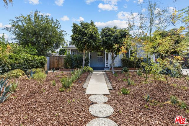 7048 Zelzah Avenue, Los Angeles, CA 91335