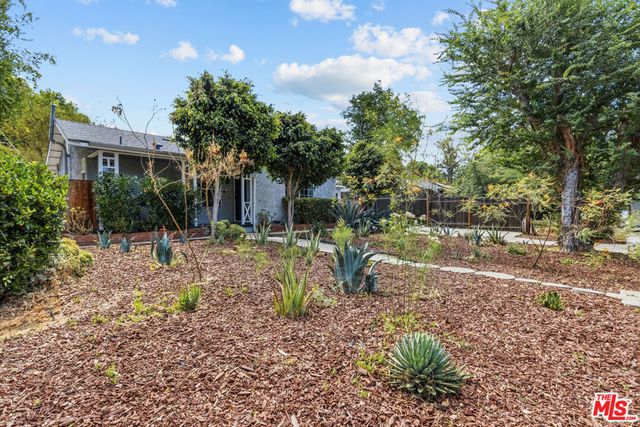 7048 Zelzah Avenue, Los Angeles, CA 91335