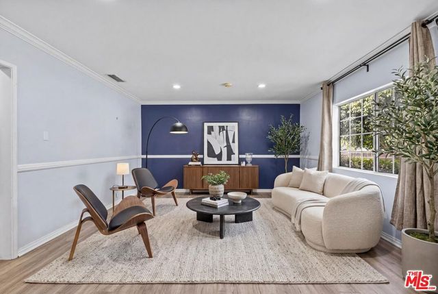7048 Zelzah Avenue, Los Angeles, CA 91335