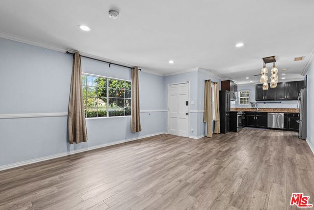 7048 Zelzah Avenue, Los Angeles, CA 91335