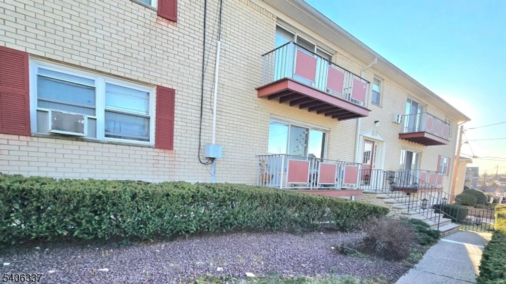 290 Hoover Ave 9, Bloomfield Twp., NJ 07003