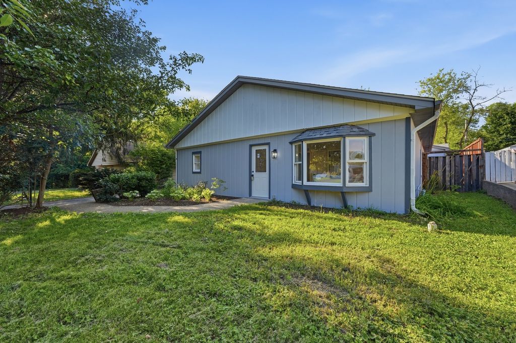702 Columbus Street, Mchenry, IL 60051