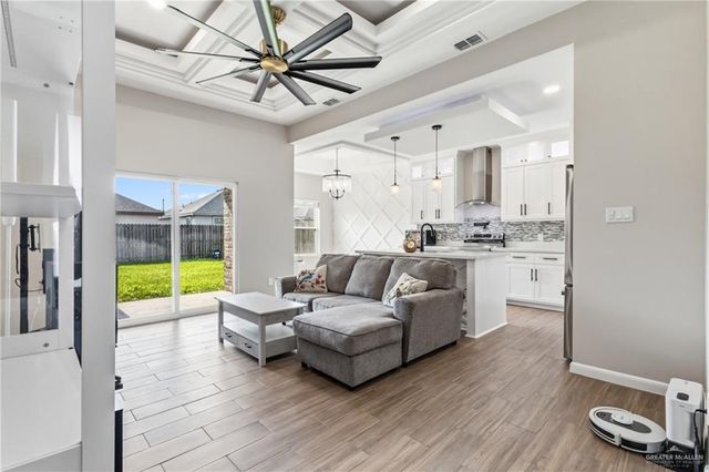 5933 N Rayo Del Sol Street, Edinburg, TX 78542