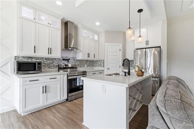 5933 N Rayo Del Sol Street, Edinburg, TX 78542