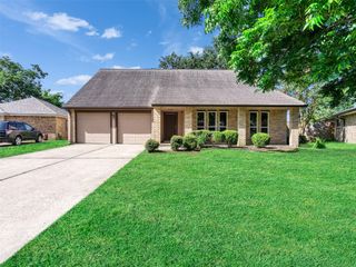 423 Forest Hills Drive, League City, TX 77573