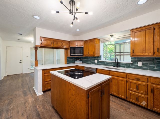 3302 Tranquility Drive, Arlington, TX 76016