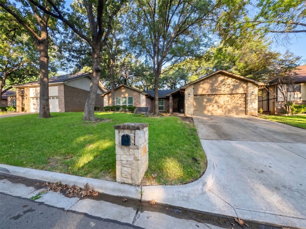 3302 Tranquility Drive, Arlington, TX 76016