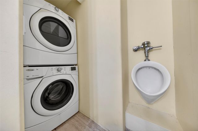 6852 Skyline Drive, Delray Beach, FL 33446