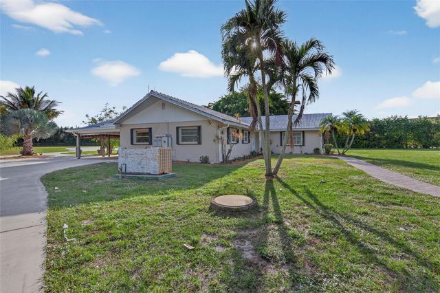 6852 Skyline Drive, Delray Beach, FL 33446