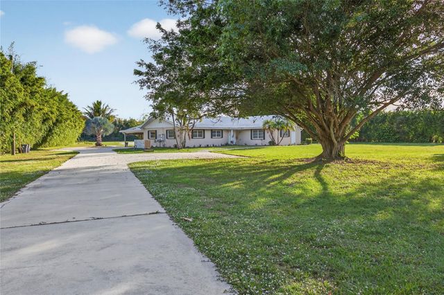 6852 Skyline Drive, Delray Beach, FL 33446