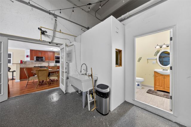 6852 Skyline Drive, Delray Beach, FL 33446