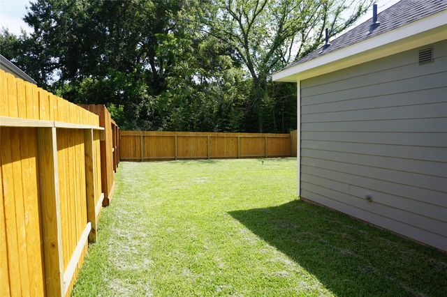 11872 East Gate Drive, Willis, TX 77318