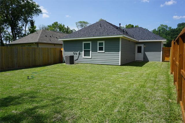 11872 East Gate Drive, Willis, TX 77318