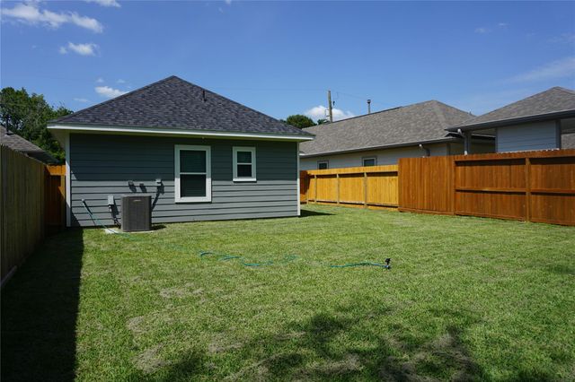 11872 East Gate Drive, Willis, TX 77318