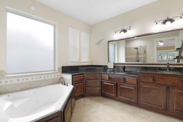266 Overland Trace, Montgomery, TX 77316