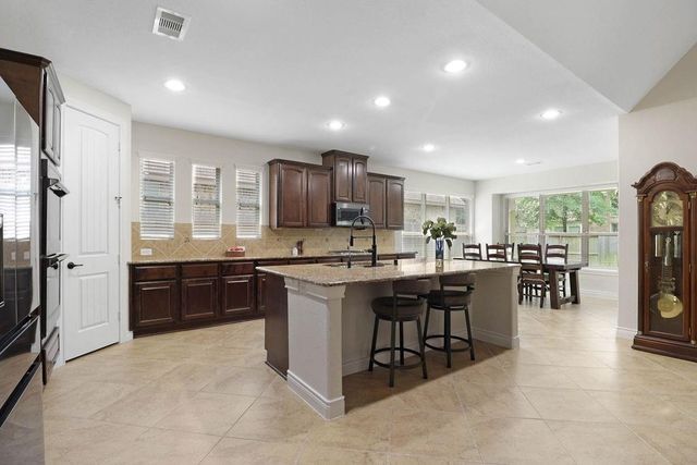 266 Overland Trace, Montgomery, TX 77316