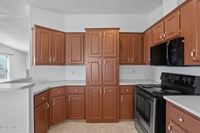 8925 S Comanche Road, Tucson, AZ 85735