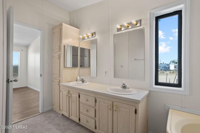 8925 S Comanche Road, Tucson, AZ 85735