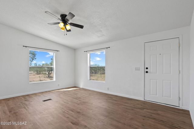 8925 S Comanche Road, Tucson, AZ 85735