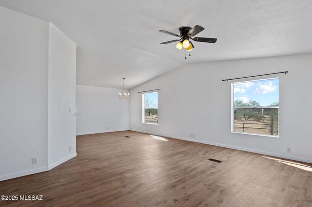 8925 S Comanche Road, Tucson, AZ 85735