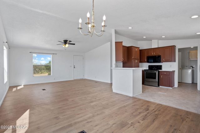 8925 S Comanche Road, Tucson, AZ 85735