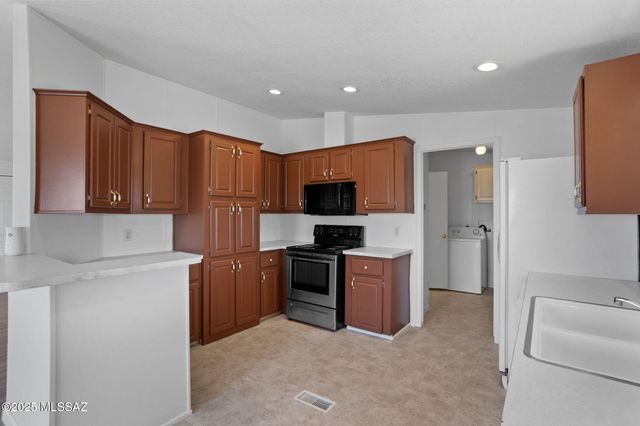 8925 S Comanche Road, Tucson, AZ 85735