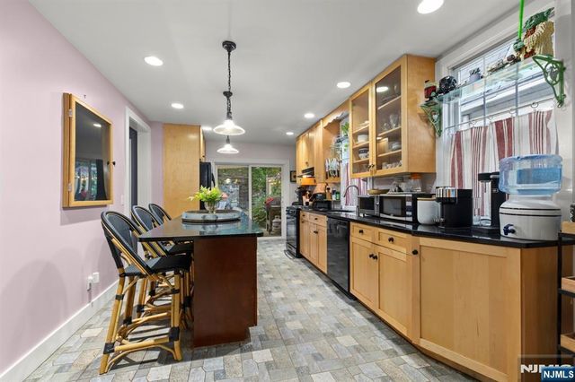 370 Undercliff Avenue, Edgewater, NJ 07020