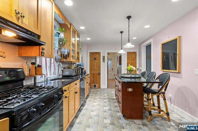 370 Undercliff Avenue, Edgewater, NJ 07020