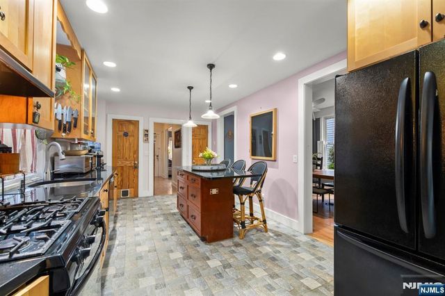 370 Undercliff Avenue, Edgewater, NJ 07020