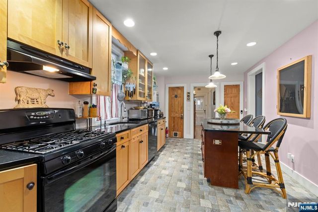370 Undercliff Avenue, Edgewater, NJ 07020