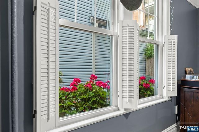 370 Undercliff Avenue, Edgewater, NJ 07020