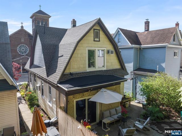 370 Undercliff Avenue, Edgewater, NJ 07020