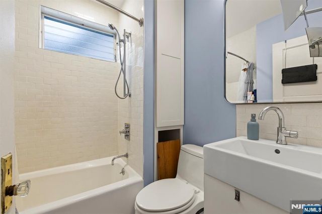 370 Undercliff Avenue, Edgewater, NJ 07020