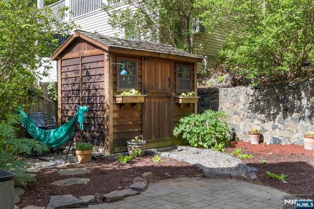 370 Undercliff Avenue, Edgewater, NJ 07020