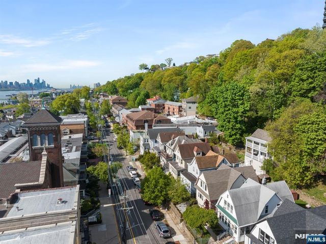 370 Undercliff Avenue, Edgewater, NJ 07020