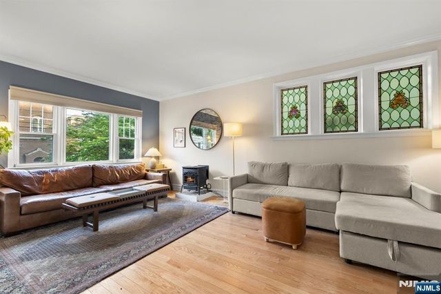 370 Undercliff Avenue, Edgewater, NJ 07020