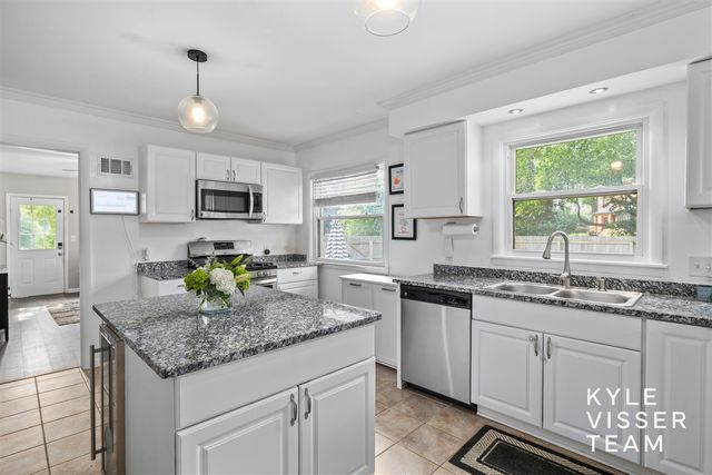 3030 Cascade Road, East Grand Rapids, MI 49506