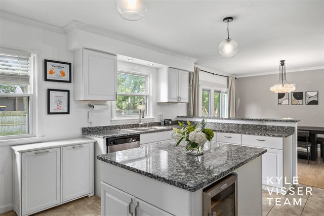 3030 Cascade Road, East Grand Rapids, MI 49506