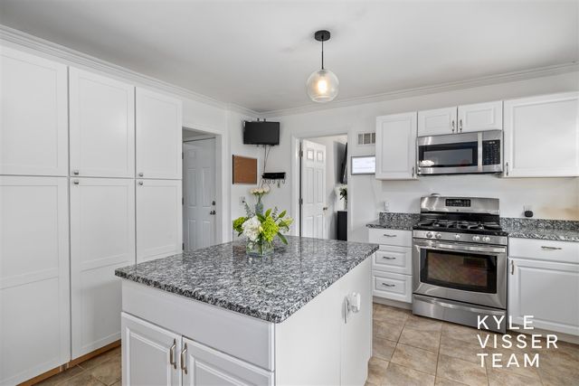 3030 Cascade Road, East Grand Rapids, MI 49506