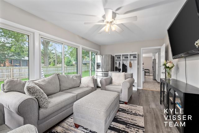 3030 Cascade Road, East Grand Rapids, MI 49506
