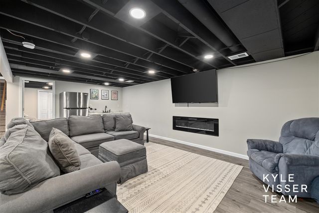 3030 Cascade Road, East Grand Rapids, MI 49506