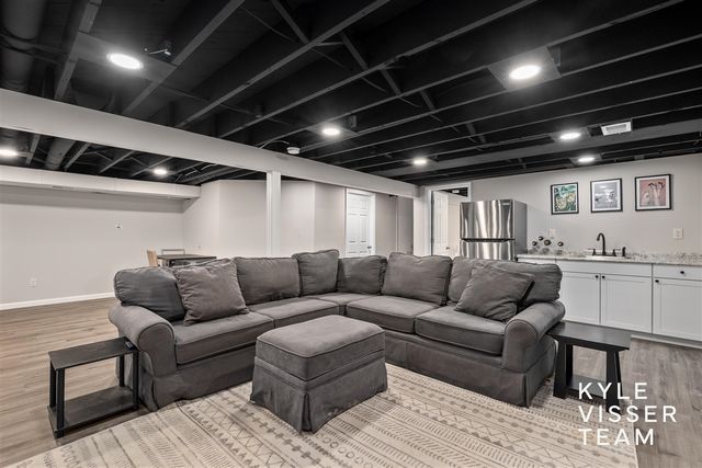 3030 Cascade Road, East Grand Rapids, MI 49506