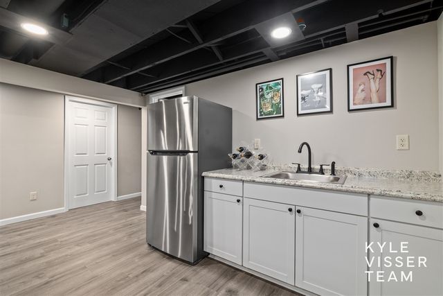 3030 Cascade Road, East Grand Rapids, MI 49506