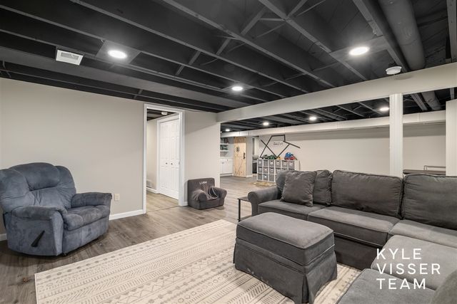 3030 Cascade Road, East Grand Rapids, MI 49506