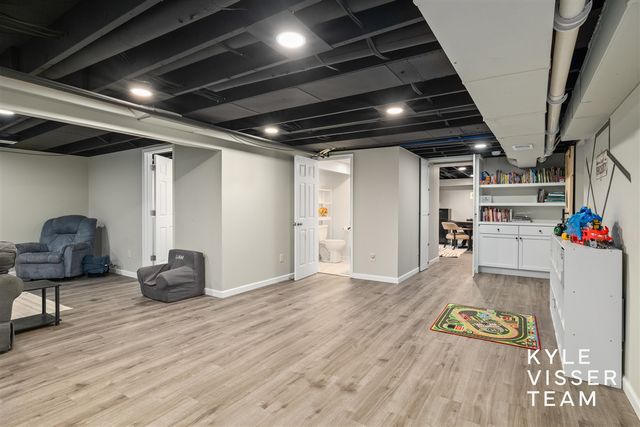3030 Cascade Road, East Grand Rapids, MI 49506