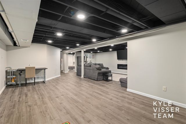 3030 Cascade Road, East Grand Rapids, MI 49506