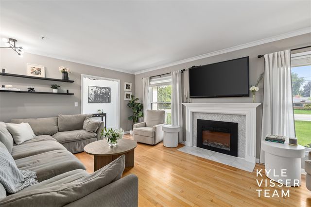 3030 Cascade Road, East Grand Rapids, MI 49506